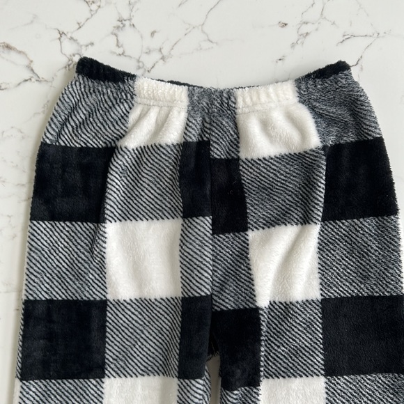 Super soft plaid pyjama pants. With comfortable snug waist band. - Picture 3 of 5